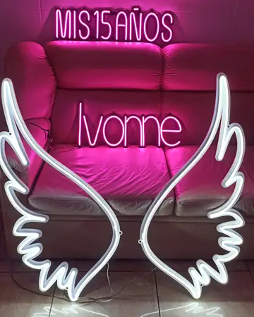 Cartel de neón LED Mis 15 años con alas y nombre para fiesta de quince